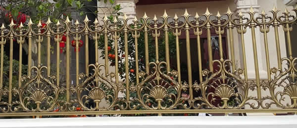 Hàng rào nhôm đúc trong thiết kế ngoại thất